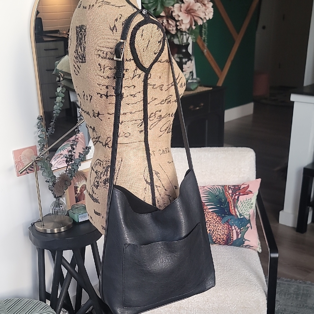 Sleek Black Faux Leather Tote Bucket Bag – Foldable Travel Carryall